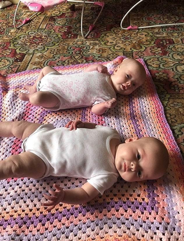 Бет Бэмфорд и новорожденные близнецы. Фото: people.ru