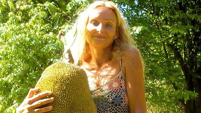 Женщина, которая уже 27 лет ест только фрукты