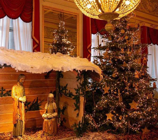 Как украсили свои дворцы королевские особы к Рождеству