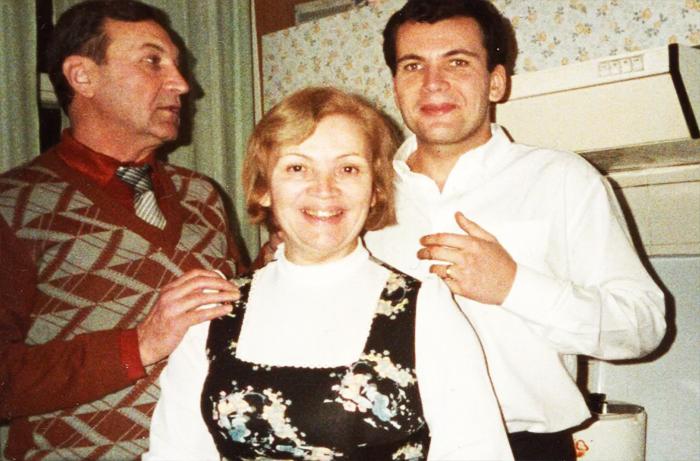 Лев Поляков с женой и сыном