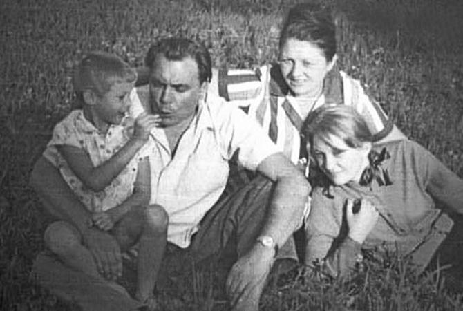 Евгений Матвеев с семьей