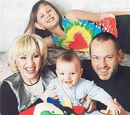 Валентина Легкоступова и Алексей Григорьев с детьми