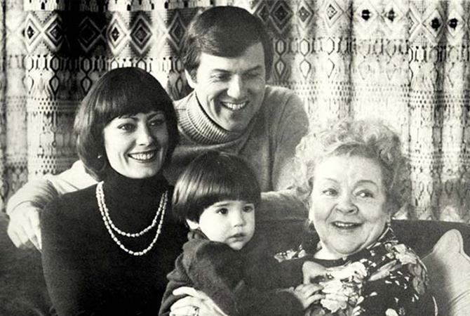 Виктория Федорова с мамой, мужем и сыном