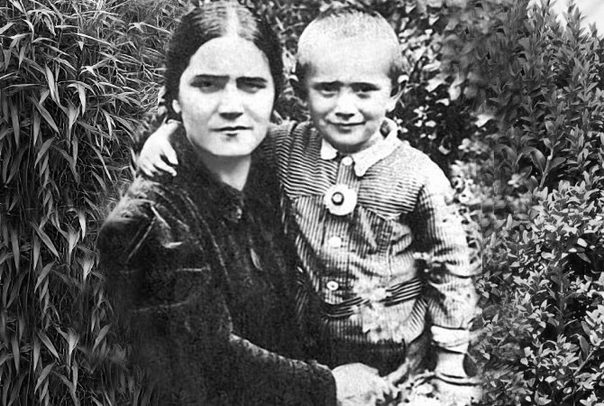 Армен Джигарханян с мамой
