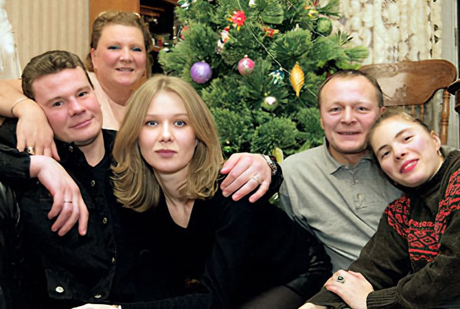 Владимир Галкин с семьей