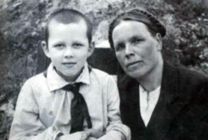 Валерий Золотухин с мамой