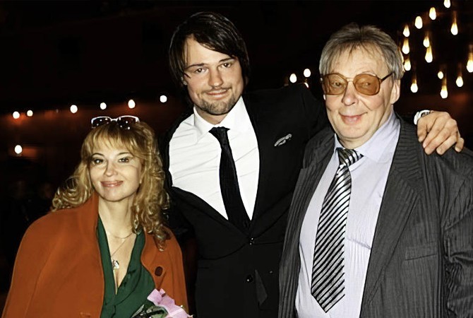 Данила Козловской с родителями