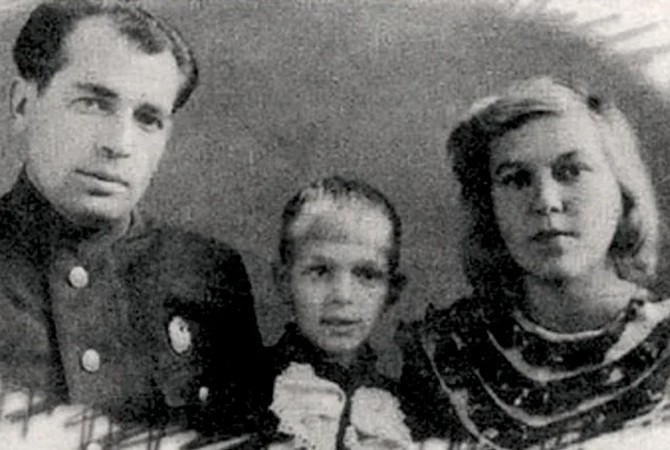 Владимир Балон в детстве с родители